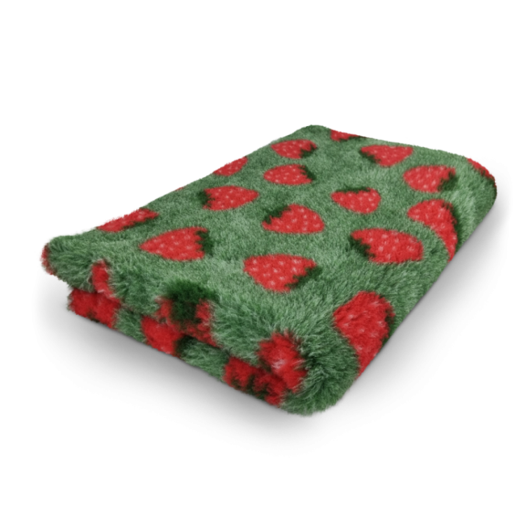 legowisko-antyposlizgowe-dry-bed-28mm-zielony-w-truskawki-buba-a64.jpg